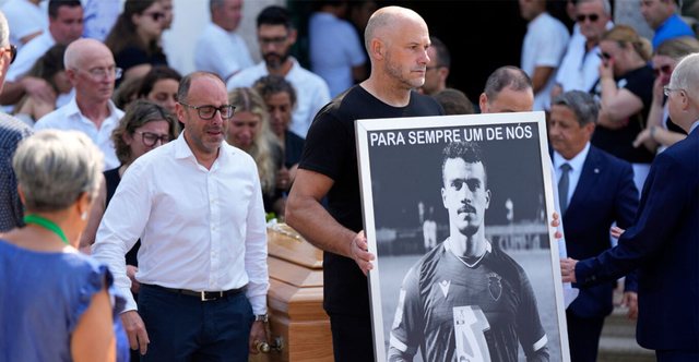 Trazira në funeralin e Diogo Jotës, tifozët dynden në varrin