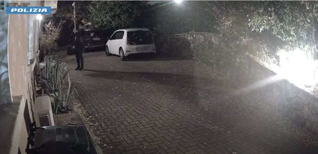 Ngjiteshin si “ninxha” nëpër banesa dhe shkulnin
