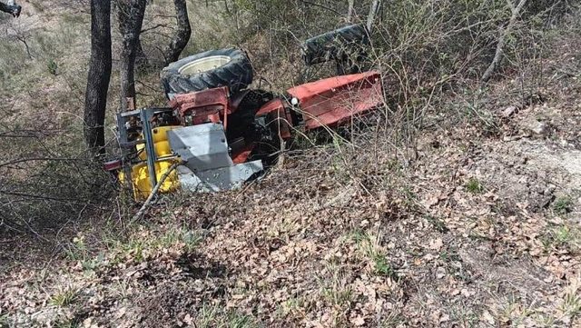 Traktori del nga rruga dhe e zë poshtë, ndërron jetë