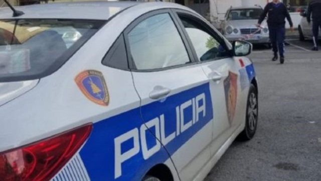 65-vjeçari dyshohet se i vuri flakën qëllimisht banesës