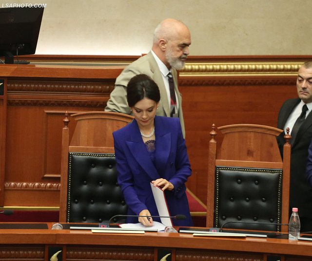 DITARI I 11 MAJIT (-32 ditë)/ “Është frymë”, Edi