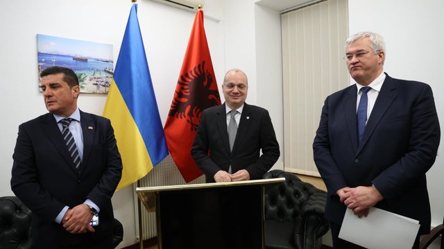 Inaugurohet ambasada shqiptare në Ukrainë e dëmtuar nga sulmet