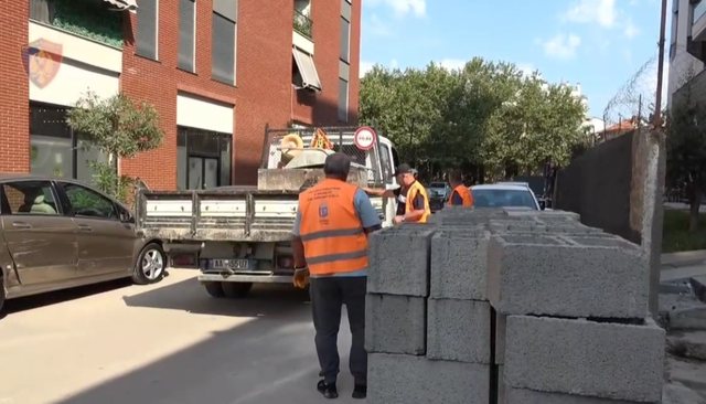Kishin zënë vendin me blloqe betoni tek “Ali Demi”,