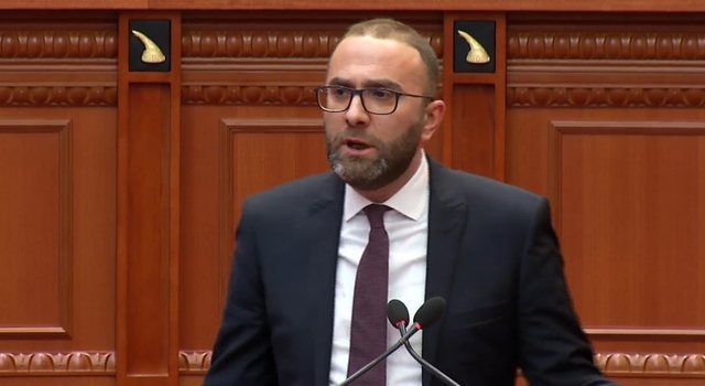 Gazment Bardhi ironizon PS: Për fat të mirë ky është
