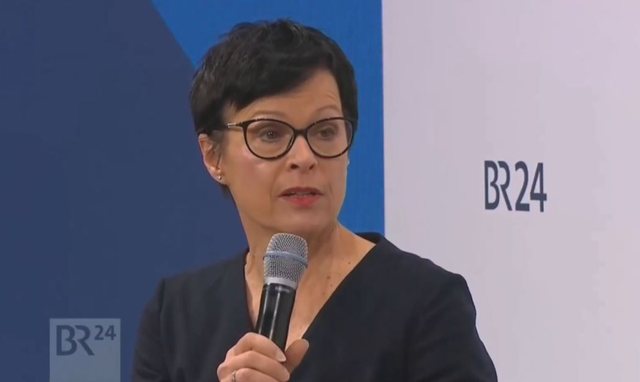 Komisionerja për Zgjerimin: Vetëm BE mund t’i sjellë vendet