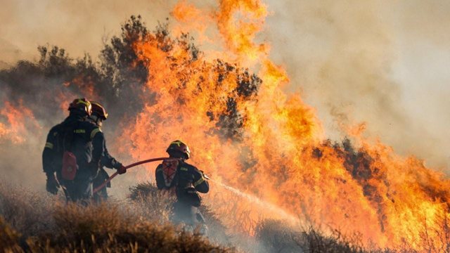 “Ferri” i Europës/ Zjarri gjigant në lindje të