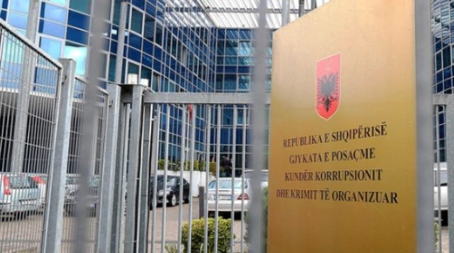 Të akuzuar për vrasje, ekstradohen sot nga Dubai 3 persona! Njëri