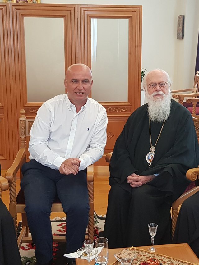 Kryepeshkopin që (s)e deshëm, por na deshi!