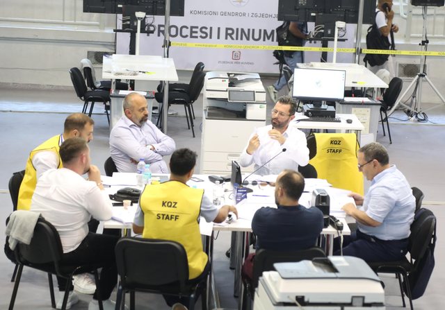 Dalin parregullsi nga rinumërimi i votave në Elbasan, 15 fletë