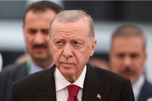 “Hiqni duart nga Siria”, Erdogan 'fryn muskujt': Turqia
