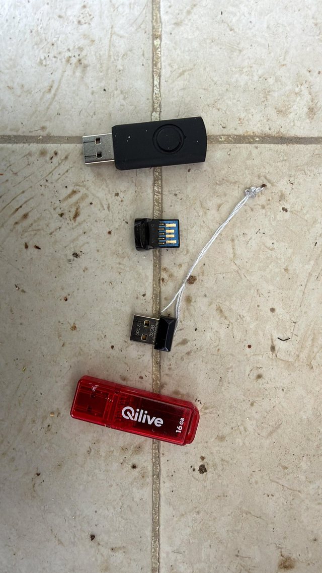 Kontrolle blic në burgjet e Lushnjes dhe Elbasanit, zbulohen PS4, USB dhe