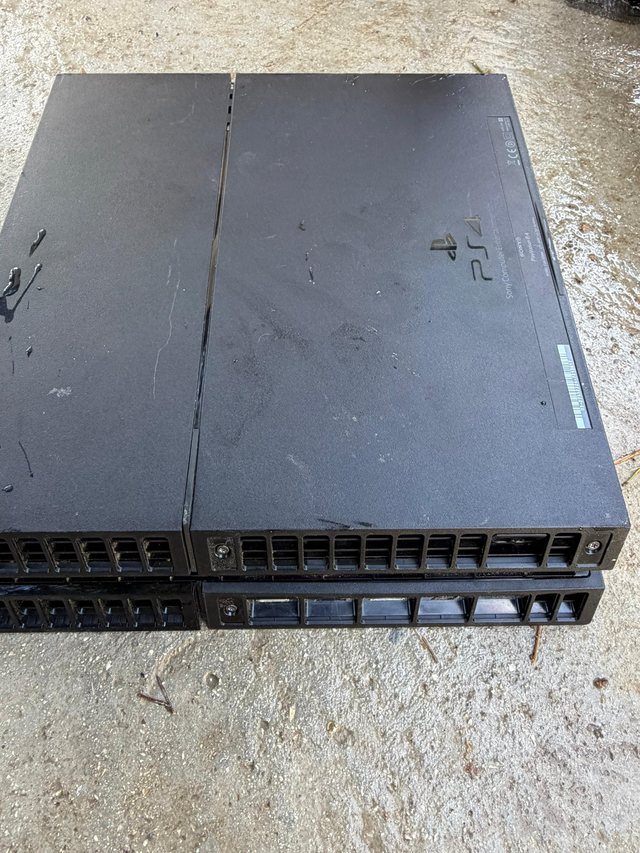 Kontrolle blic në burgjet e Lushnjes dhe Elbasanit, zbulohen PS4, USB dhe