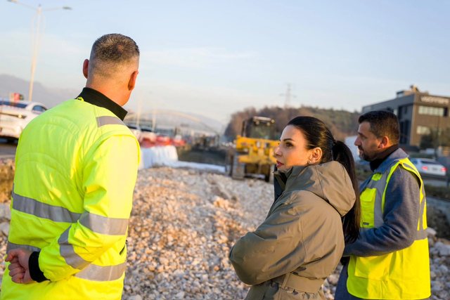 Balluku inspekton punimet në superstradën Tiranë-Durrës: