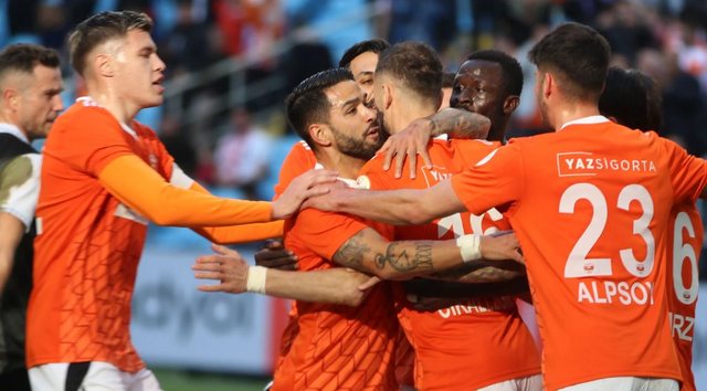 I saktë para porte, Cikalleshi shënon golin e parë me Adanaspor
