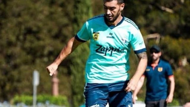 Shokët e skuadrës po e prisnin për ndeshje, futbollisti shqiptar