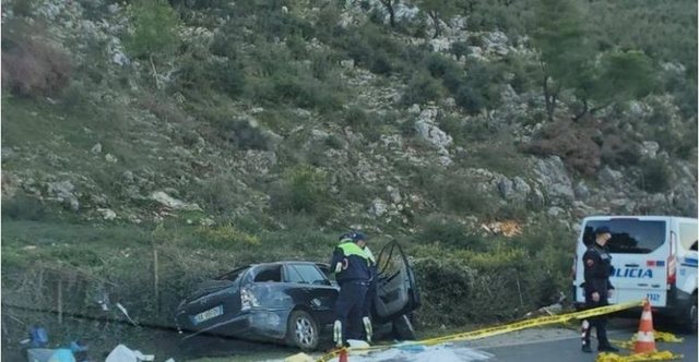 Aksidenti tragjik/ Makina përplaset me motorin te 'Shkalla e