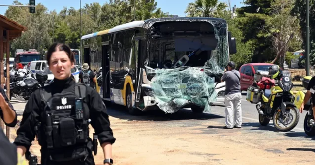 VIDEOT/ Aksident i rëndë: Përplasen 2 autobusë! Raportohet
