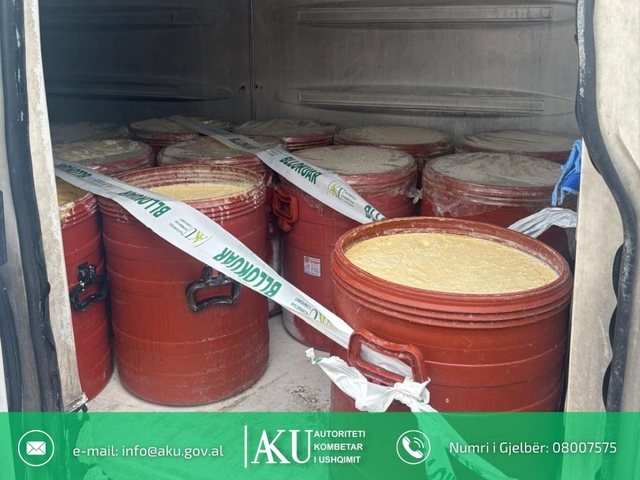 AKU '‘zbarkon’' në baxhon në Fier, bllokohen