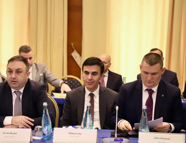 Firmosi arrestimin e Erion Veliajt, Altin Dumani shfaqet publikisht një