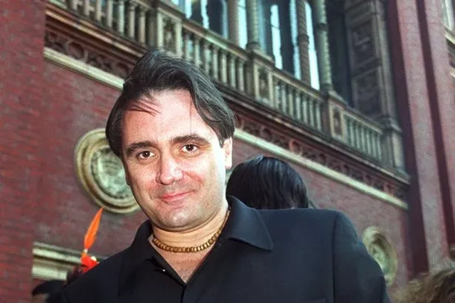 Vdes në moshën 65-vjeçare komediani Tony Slattery