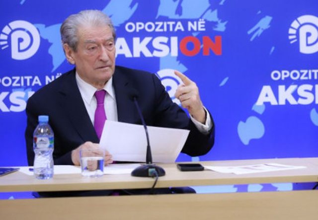 “Po i shërbeni Ramës mor miku im!”/ Deputetët