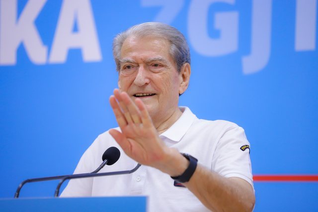 Sali Berisha: Ramaduro, i tmerruar nga dosjet që ka News24!