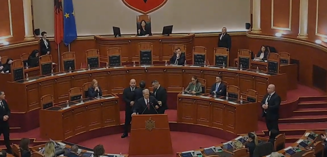 Spiropali i fik mikrofonin Berishës, Noka i vjen në