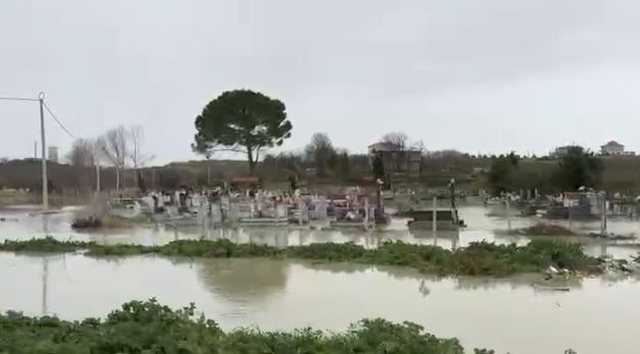 Jo vetëm banesa dhe toka, lumi Erzen përmbyt dhe varrezat