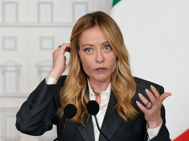 Nën presion nga krahu i djathtë, Meloni shqyrton zgjedhje të