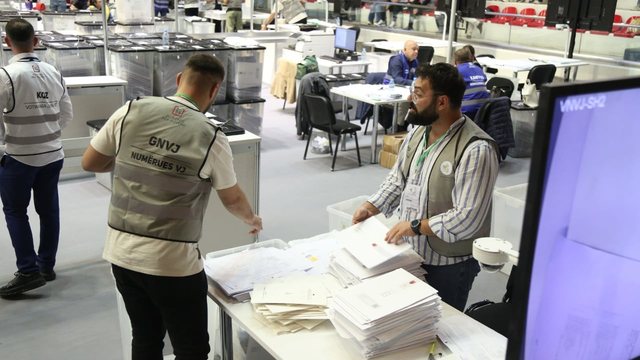 Numërohen 61 kutitë e fundit në Tiranë/ PS me 19 mandate, ja