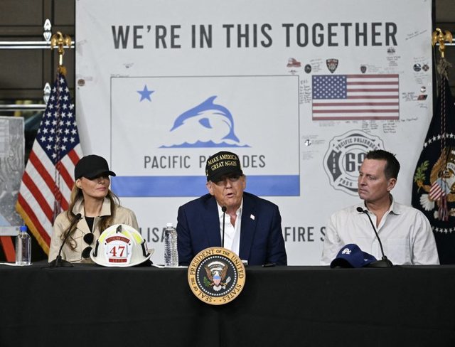 Richard Grenell shfaqet krah Presidentit Trump në Kaliforni