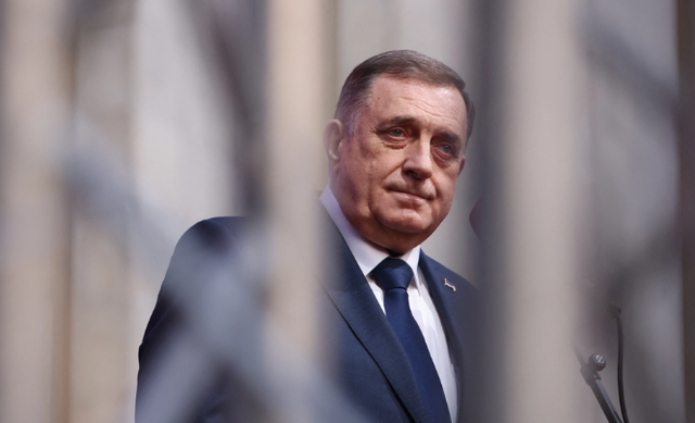 Dodik dorëzohet pas tre muajsh në arrati, hiqen urdhër-arresti