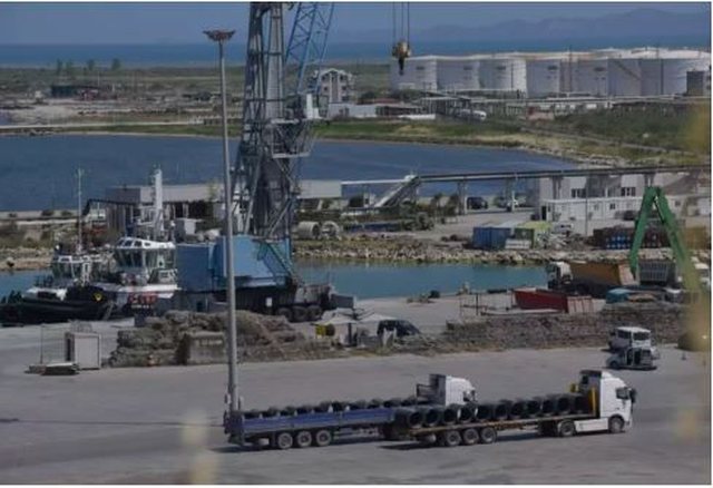 Deti në Durrës vlon nga ujërat e zeza, autoritetet e kanë