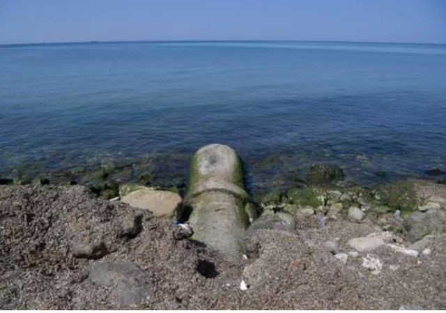 Deti në Durrës vlon nga ujërat e zeza, autoritetet e kanë
