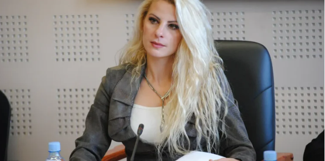 Histori dashurie e gjatë/ Deputetja shqiptare rrëfen njohjen me