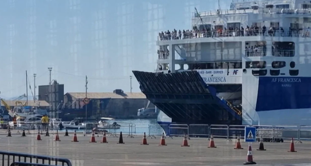 Dyndje pasagjerësh në Durrës/ Ditët e para të korrikut