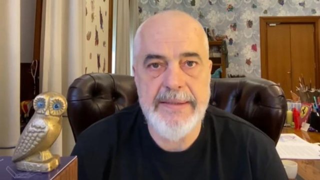 'Ia ke gjetur telat këtij populli, bukë misri,