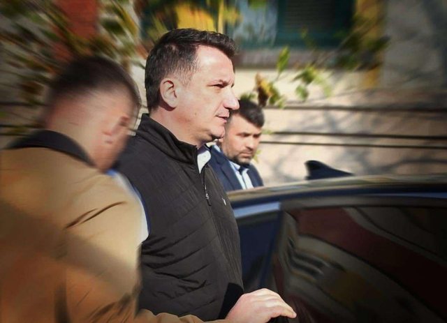 Rënia politike e Erion Veliajt, i riu mes një brezi politikanësh
