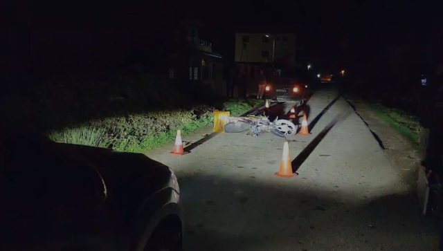 Adoleshenti humb kontrollin e motorit dhe përfundon në kanal,