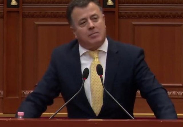 Noka ironizon ministrat e PS: Secili prej jush keni nga një Nesti Angoni!