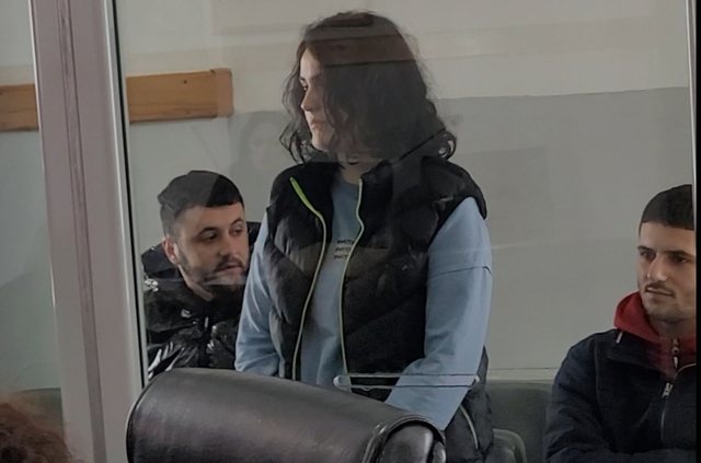 Atvrasja/ Vranë dhe groposën babain në kasollen e bagëtive,