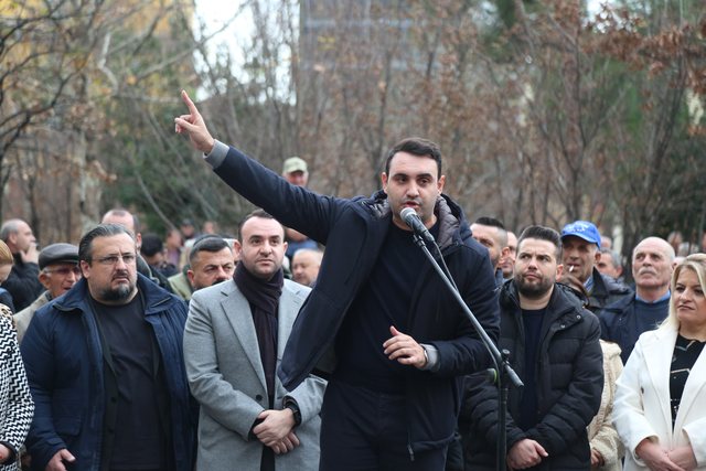 “Nuk ndalemi”/ Protesta para Bashkisë, Këlliçi: Ky