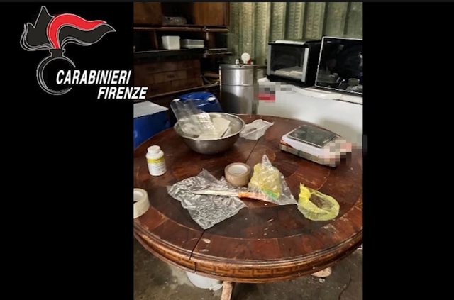 Zbulohen pamjet e laboratorit të kokainës në shtëpinë e