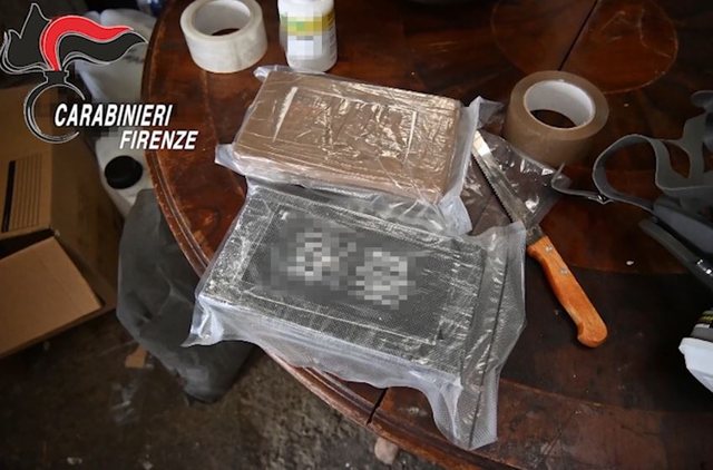 Zbulohen pamjet e laboratorit të kokainës në shtëpinë e