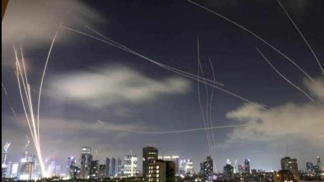 Lufta Izrael-Iran/ Goditen bazat bërthamore e raketore iraniane, Teherani