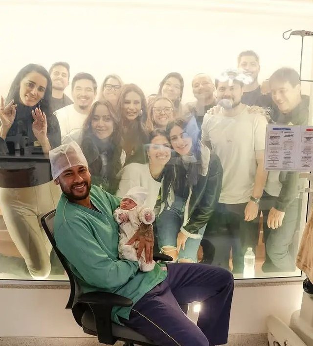 Neymar dhe Bruna Biancardi bëhen sërish prindër, mirëpresin