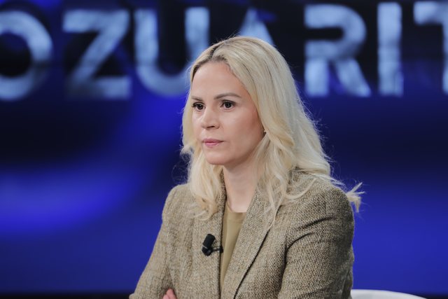 Arroganca e zonjës Ristani dhe dëshira e zyrtarëve për