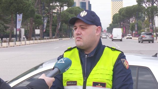 Aksioni/ Rrugët “pastrohen” nga makinat me karroatrec, Policia: