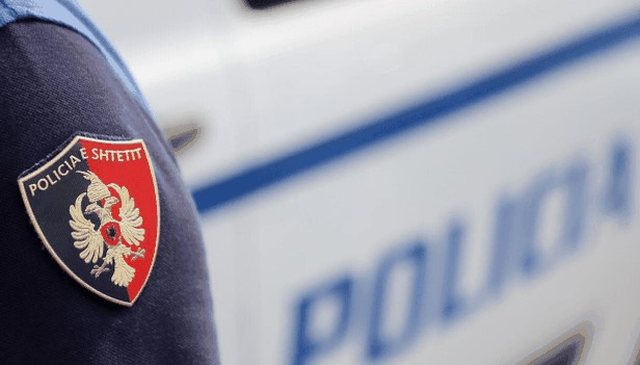 Misteri/ Nëna braktis 4 fëmijët e mitur dhe largohet nga banesa!