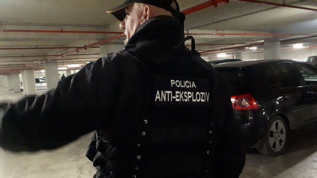 Lëndë plasëse në ambientet e jashtme të një lokali